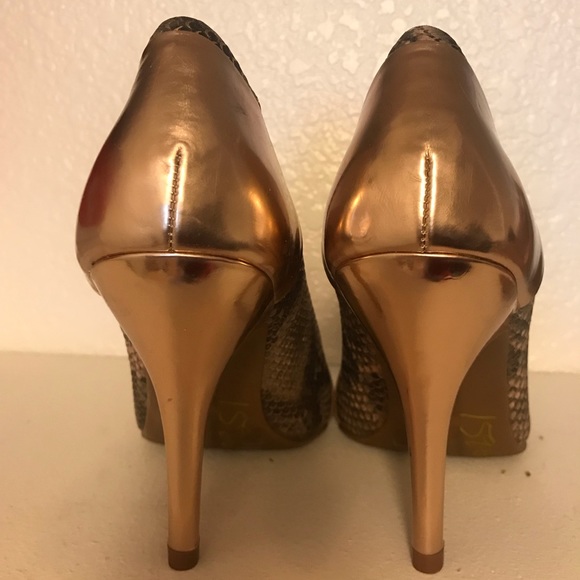 Chinese Laundry Tri-Color Block Pumps - Picture 3 of 3